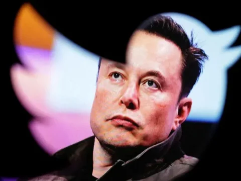 Elon Musk drops one-emoji response to CBS returning to Twitter after brief hiatus