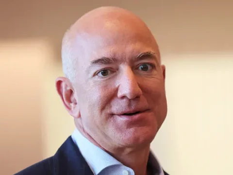 Jeff Bezos advises to 'take some risk off the table,' says economy currently 'does not look great'